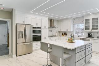 Game Room, Hot Tub! Family Getaway in Bayshore - Bay Shore - 1
