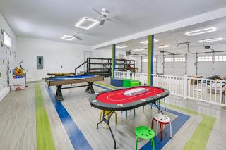 Game Room, Hot Tub! Family Getaway in Bayshore - 8