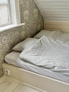 Newly renovated cottage near lake, sleeps 7 - 2