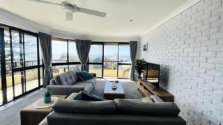 A Minutes Walk To The Beach! - 4