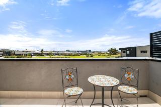 Spacious Tarneit Home with Private Garden - 4