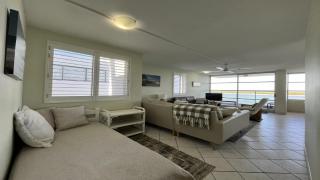 Absolute Waterfront With Rooftop! - 8