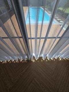 DRIZZLE pool and pillows - 1