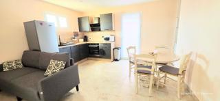 LE BARCARES - logement "Embrun" climatisé 2 chambres avec terrasse - plage, village de Noëlet commerces à pied - parking - 4 personnes - chien accepté - 9