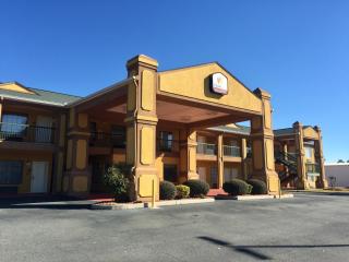 Peach State Inn & Suites - Hawkinsville - 0