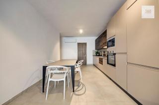 Marsaskala Beachfront 2-Bedroom Apartment with Terrace & Fast WiFi - 4