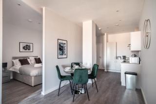 Modern & Spacious 2 Bed Apartment in Waterloo Liverpool - 3