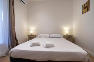 Appartements T1 ou T2, rue zevaco maire, Citadelle, plage St François - 3