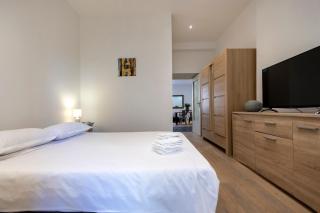 Appartements T1 ou T2, rue zevaco maire, Citadelle, plage St François - 7