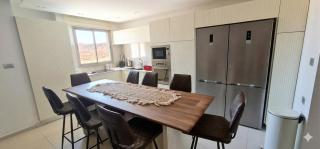 3 bdr Penthouse with sea view pool - By Amdar Holiday Apartments - 8