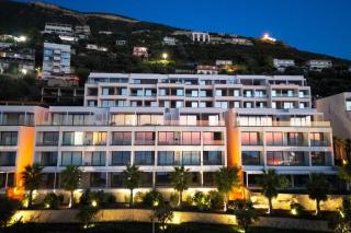 Sunset Luxury Apartment - Happy Rentals - 0