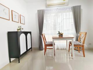 Private Corner House Near Central Westgate - 2