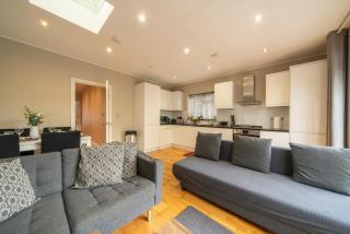 New! Lovely 2 Bed Serviced Apartment with free parking - 9