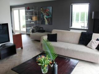 Appealing bungalow with garden - 3