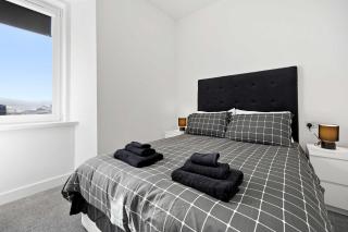 Central 2BR Argyll Apartment - Town Views Near Seafront - 7