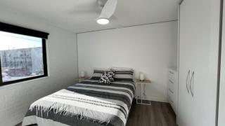 Moreton Sands Unit 1 - 5