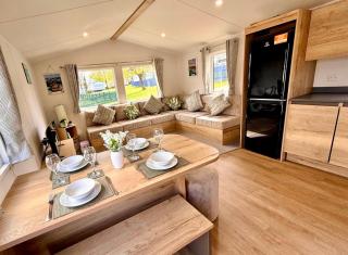 Shamrocks Cove Caravan - Award-Winning Coastal Retreat - 9