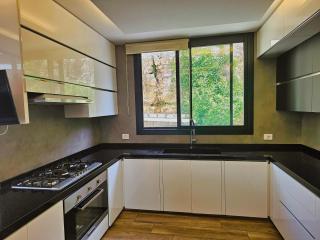 Panoramic 6BR Stay Rooftop, Views & Parking - 6