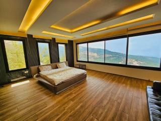 Panoramic 6BR Stay Rooftop, Views & Parking - 2