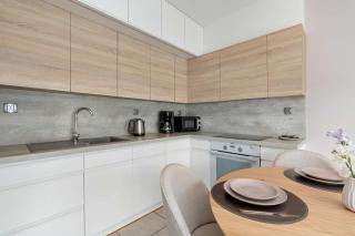 Functional & Modern Apartment with Parking and Balcony by Noclegi Renters - 8