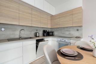 Functional & Modern Apartment with Parking and Balcony by Noclegi Renters - 2