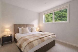 10B Level 2 - Remarkable Views and large deck - 5