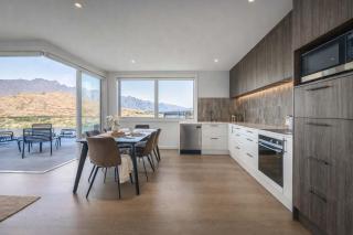 10B Level 2 - Remarkable Views and large deck - 7
