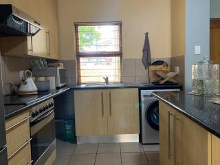 Lekoa Lifestyle Apartment - 8