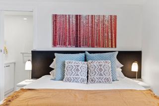 Cozy 1-Bed Studio Near Cafes and Shops - 4