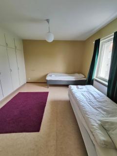 Big 4 bedroom apartment with 4 beds - 4