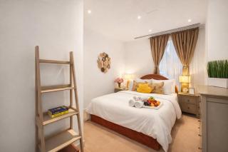 Luxury 3BR Apartment in Central Croydon - 4