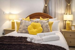 Luxury 3BR Apartment in Central Croydon - 1