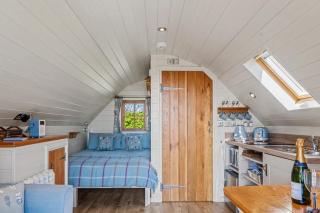 Kingfisher Luxury pod with sweeping countryside - 8