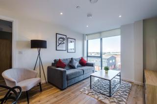 Modern 2BR 2BA - Parking - Easy Access to the City - 0