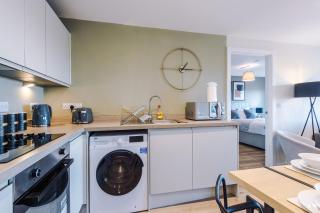 Modern 2BR 2BA - Parking - Easy Access to the City - 5