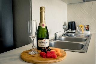 Entire Modern 2 Bedroom Apartment Midrand - 1