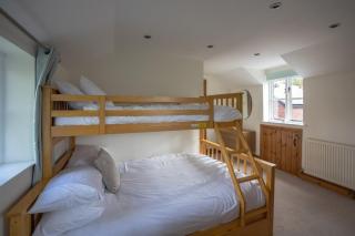 Tidnor Mews By RentMyHouse - 4
