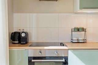 Jade with private parking - 6