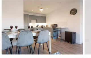 Contractor Friendly 3 Bedroom Flat with Free Parking - 3