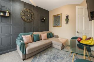 Central Located 4 guests paid parking offiste - 7