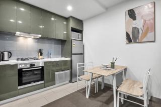 Elevated 1-Bed Retreat Near Crown - 5