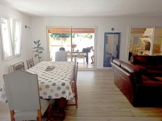 Détente en Provence, Maison avec piscine privée, parking, billard, Centre - 4