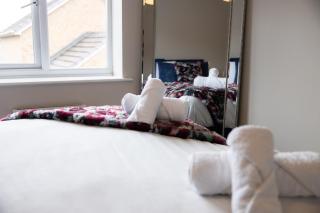 Clayton House- Conveniently Located, Spacious & Modern 4 Bedroom House Suitable for Work and Leisure Stays - 6