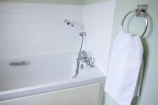 Clayton House- Conveniently Located, Spacious & Modern 4 Bedroom House Suitable for Work and Leisure Stays - 5
