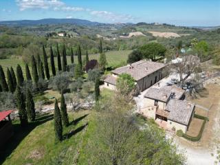Croce di Bibbiano Apartaments with Pool in front of San Gimignano - 9