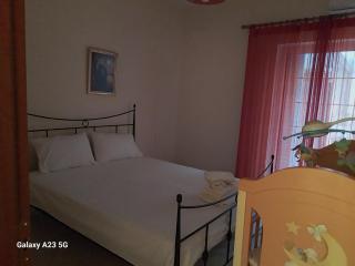 Menidi apartment Β - 8