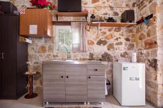 Lithahiro stone house - 1