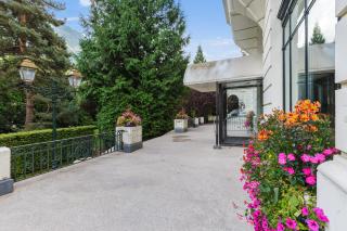 Central Majestic Apartment Near Skiing - Happy Rentals - 4
