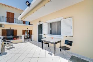 Captain Spiros Casa Nuova 2,3 - 6