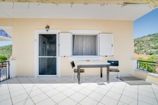 Captain Spiros Casa Nuova 2,3 - 0